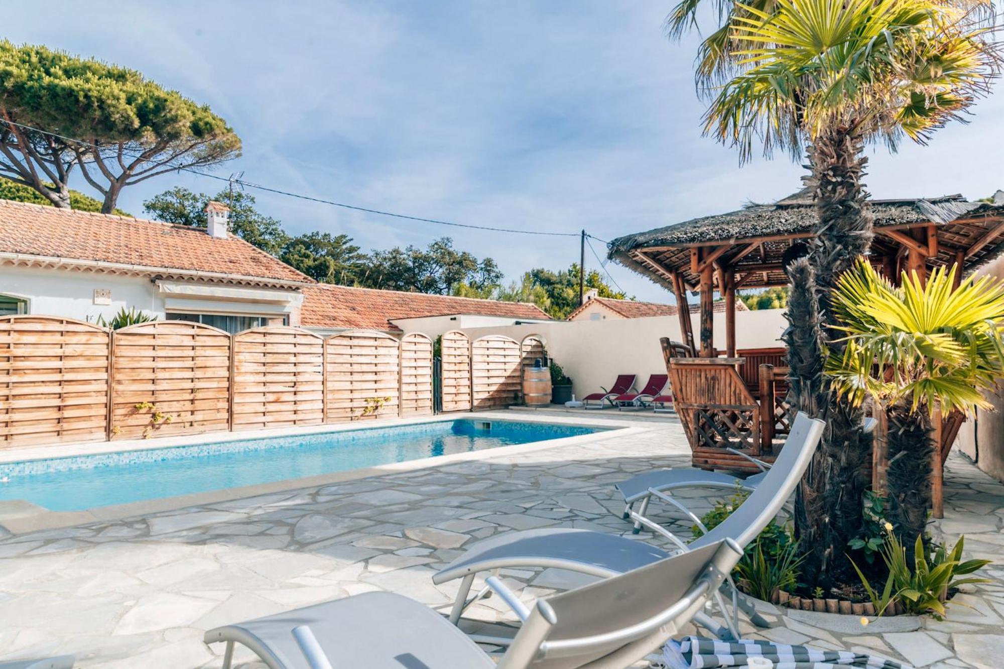 Reve D'Azur En Bord De Mer A La Nartelle Avec Piscine Dans La Residence, Terrasse, Bbq, 2 Chambres 2 Sdb Logement De 35M2 Draps Inclus Sainte-Maxime Exterior photo