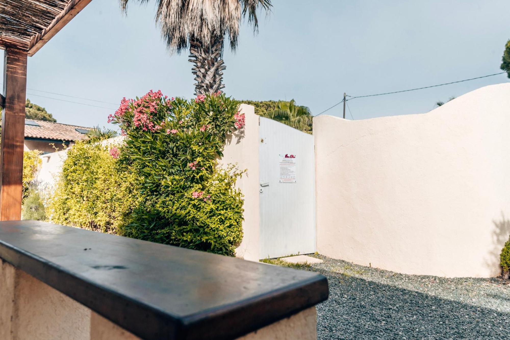 Reve D'Azur En Bord De Mer A La Nartelle Avec Piscine Dans La Residence, Terrasse, Bbq, 2 Chambres 2 Sdb Logement De 35M2 Draps Inclus Sainte-Maxime Exterior photo